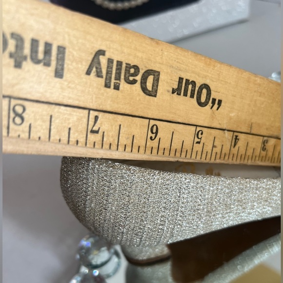 Bally vintage 1960’s Gold  glitter Heels  size 4D but feat 6.5 to 7 USA - Picture 9 of 13